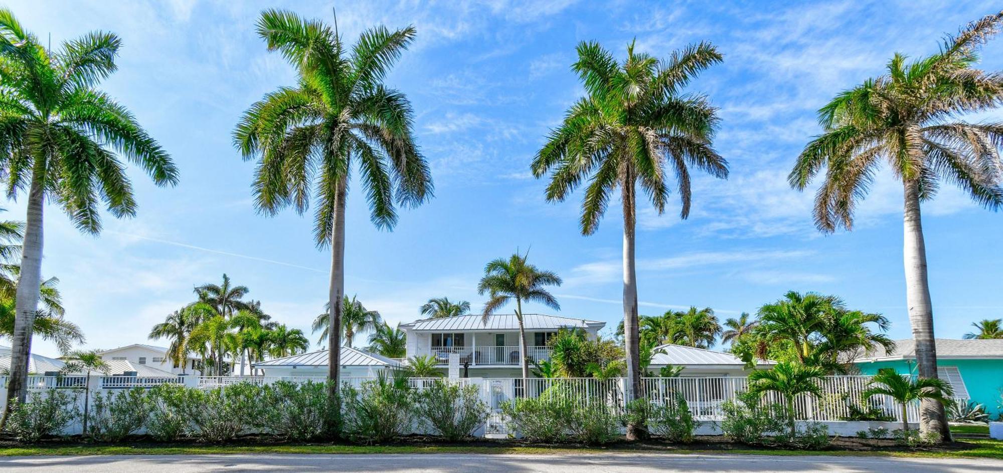 Sunshine Shores Boutique Apartments Palm Beach Shores Ngoại thất bức ảnh