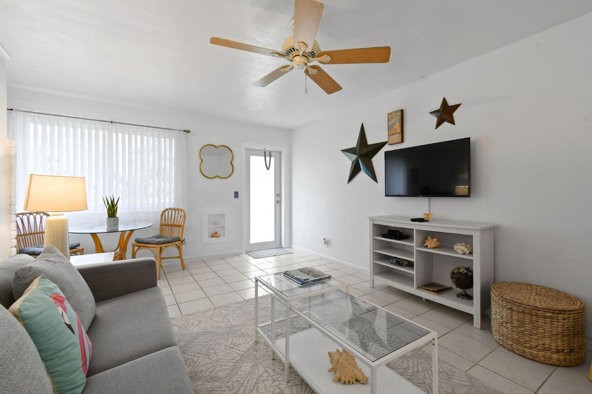 Sunshine Shores Boutique Apartments Palm Beach Shores Ngoại thất bức ảnh