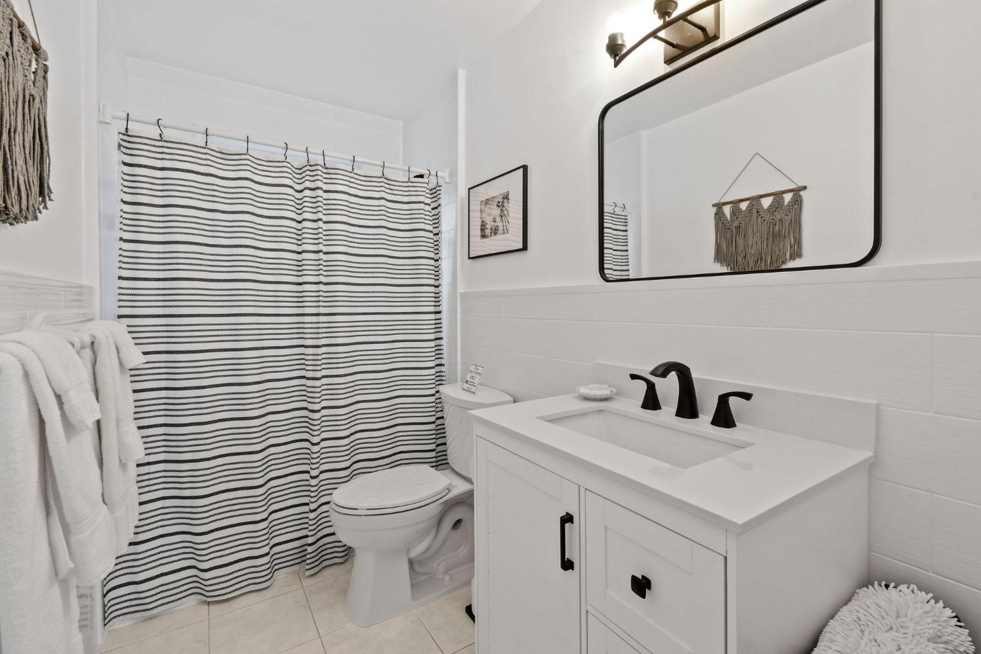 Sunshine Shores Boutique Apartments Palm Beach Shores Ngoại thất bức ảnh
