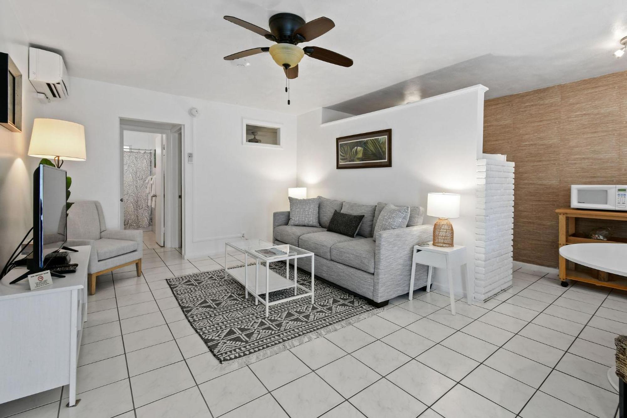 Sunshine Shores Boutique Apartments Palm Beach Shores Ngoại thất bức ảnh