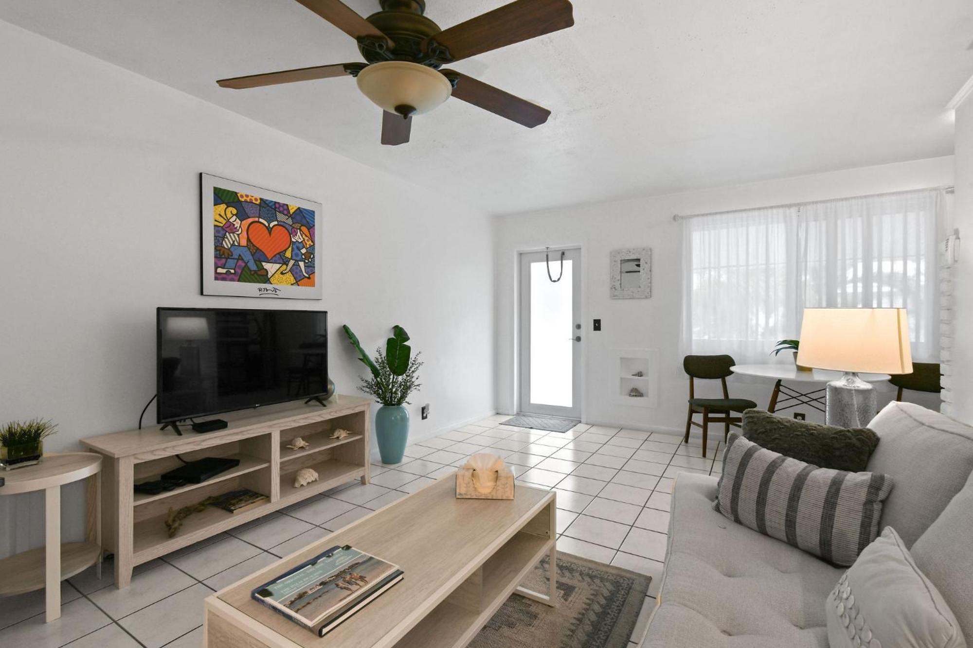 Sunshine Shores Boutique Apartments Palm Beach Shores Ngoại thất bức ảnh
