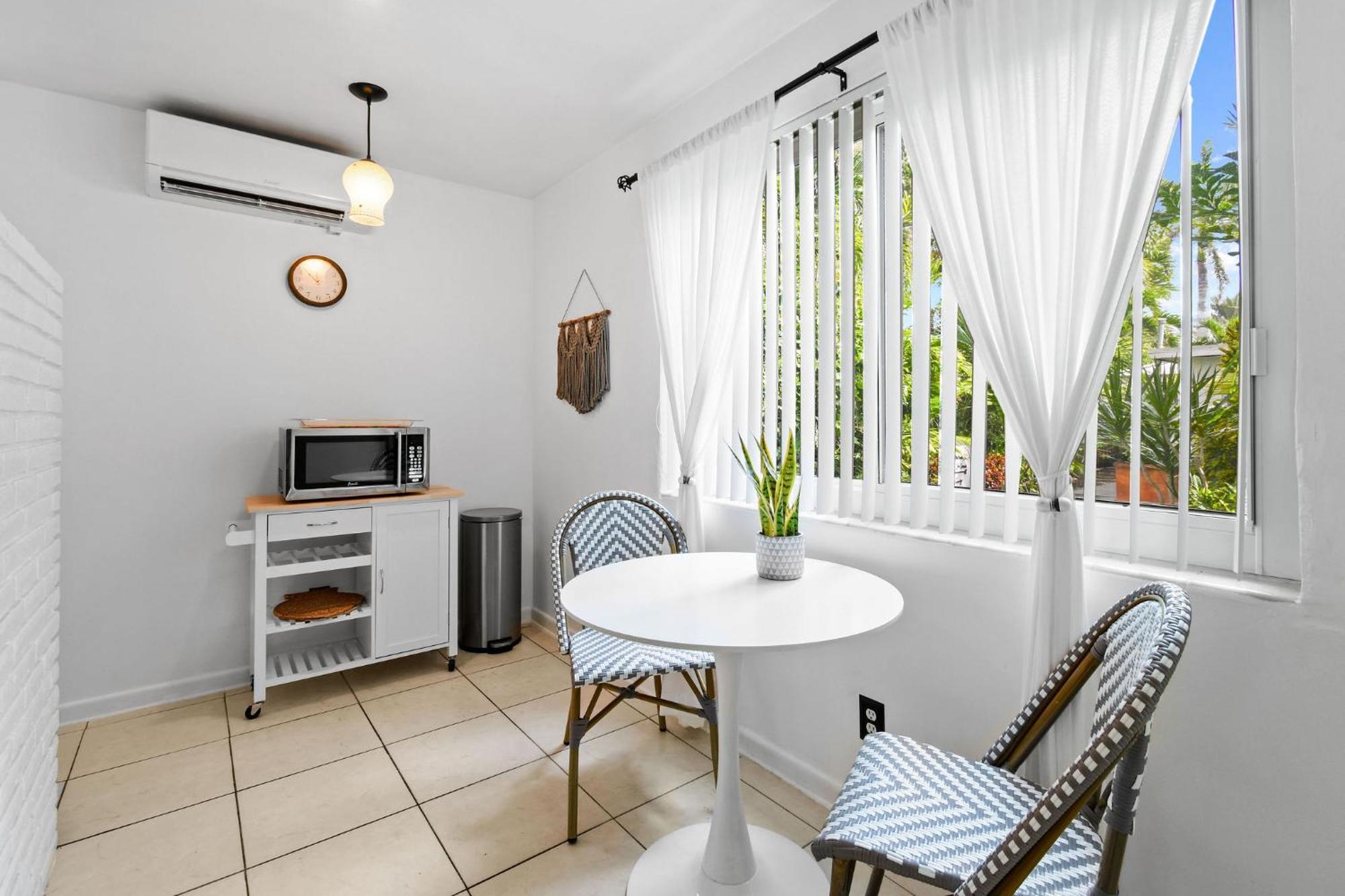 Sunshine Shores Boutique Apartments Palm Beach Shores Ngoại thất bức ảnh
