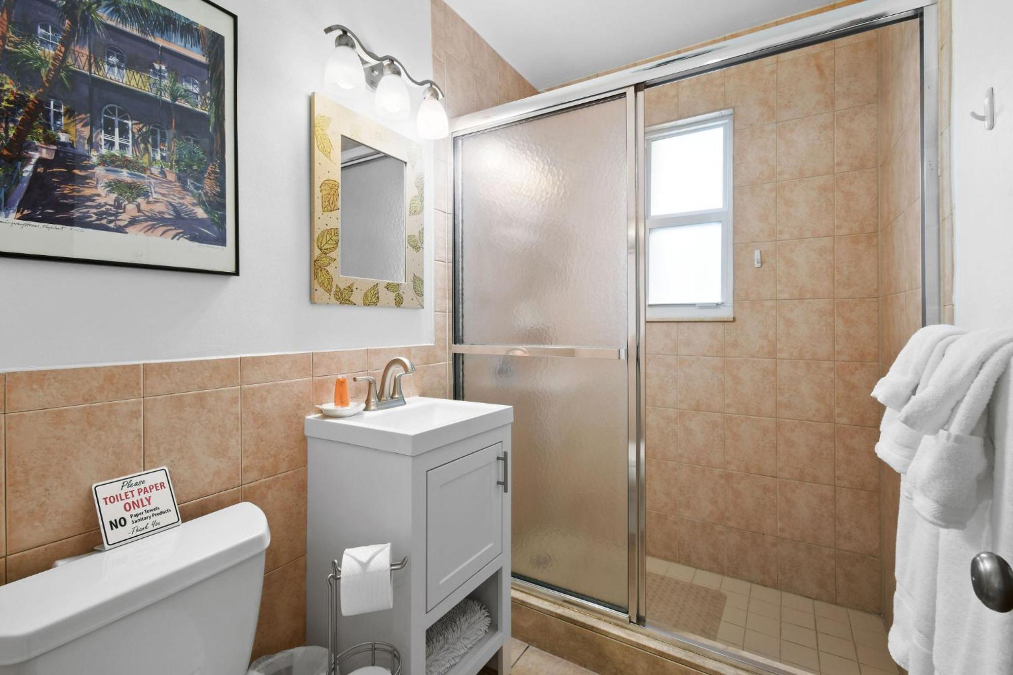 Sunshine Shores Boutique Apartments Palm Beach Shores Ngoại thất bức ảnh