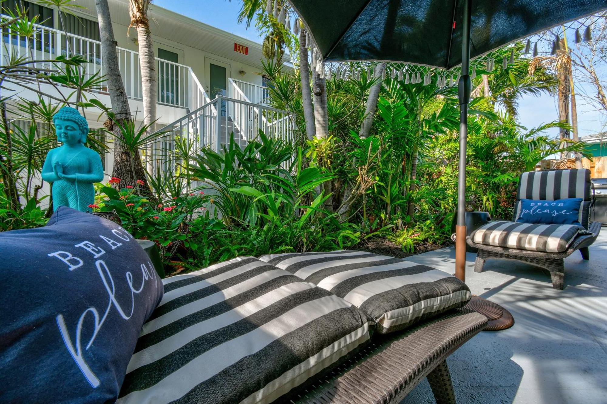 Sunshine Shores Boutique Apartments Palm Beach Shores Ngoại thất bức ảnh