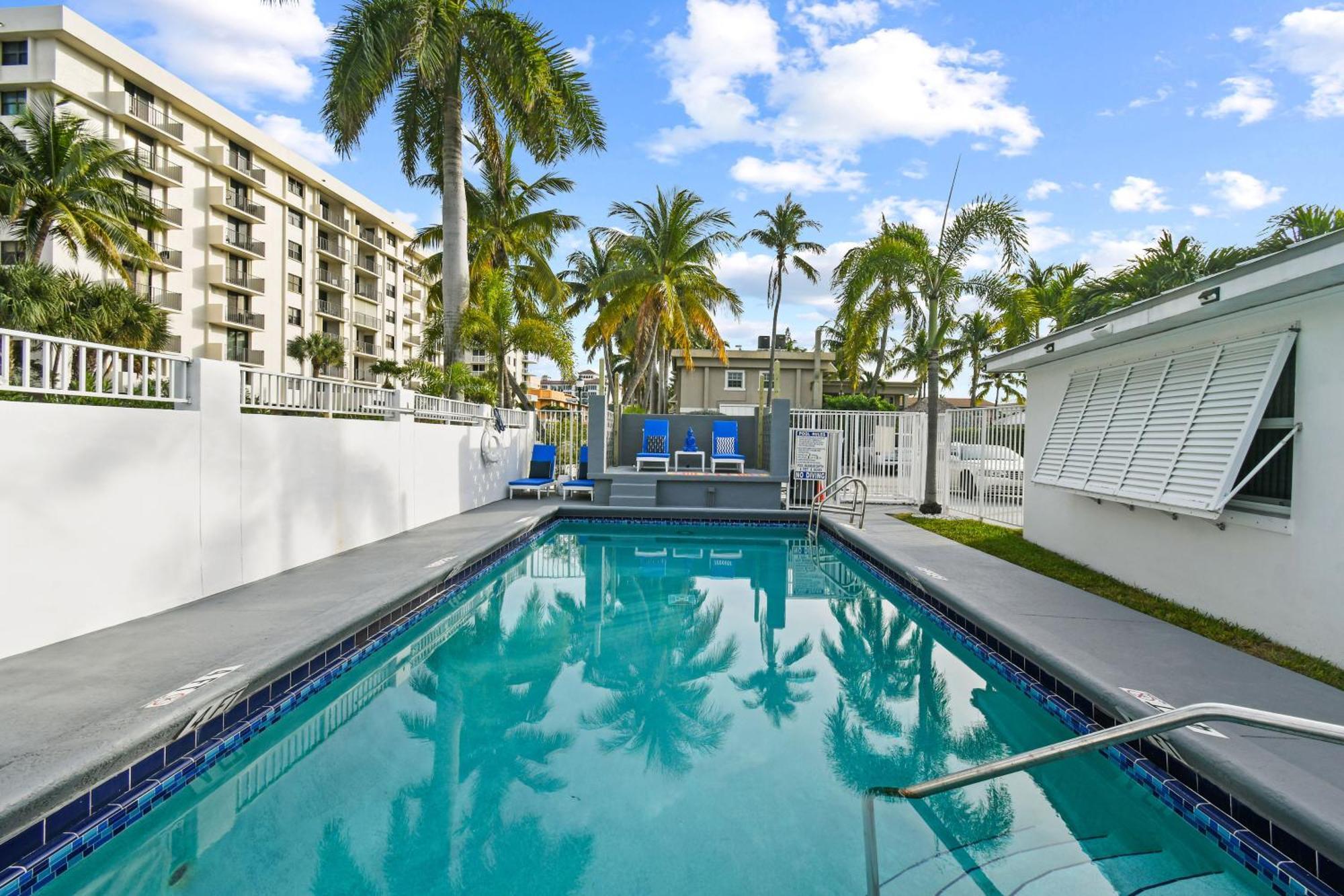 Sunshine Shores Boutique Apartments Palm Beach Shores Ngoại thất bức ảnh